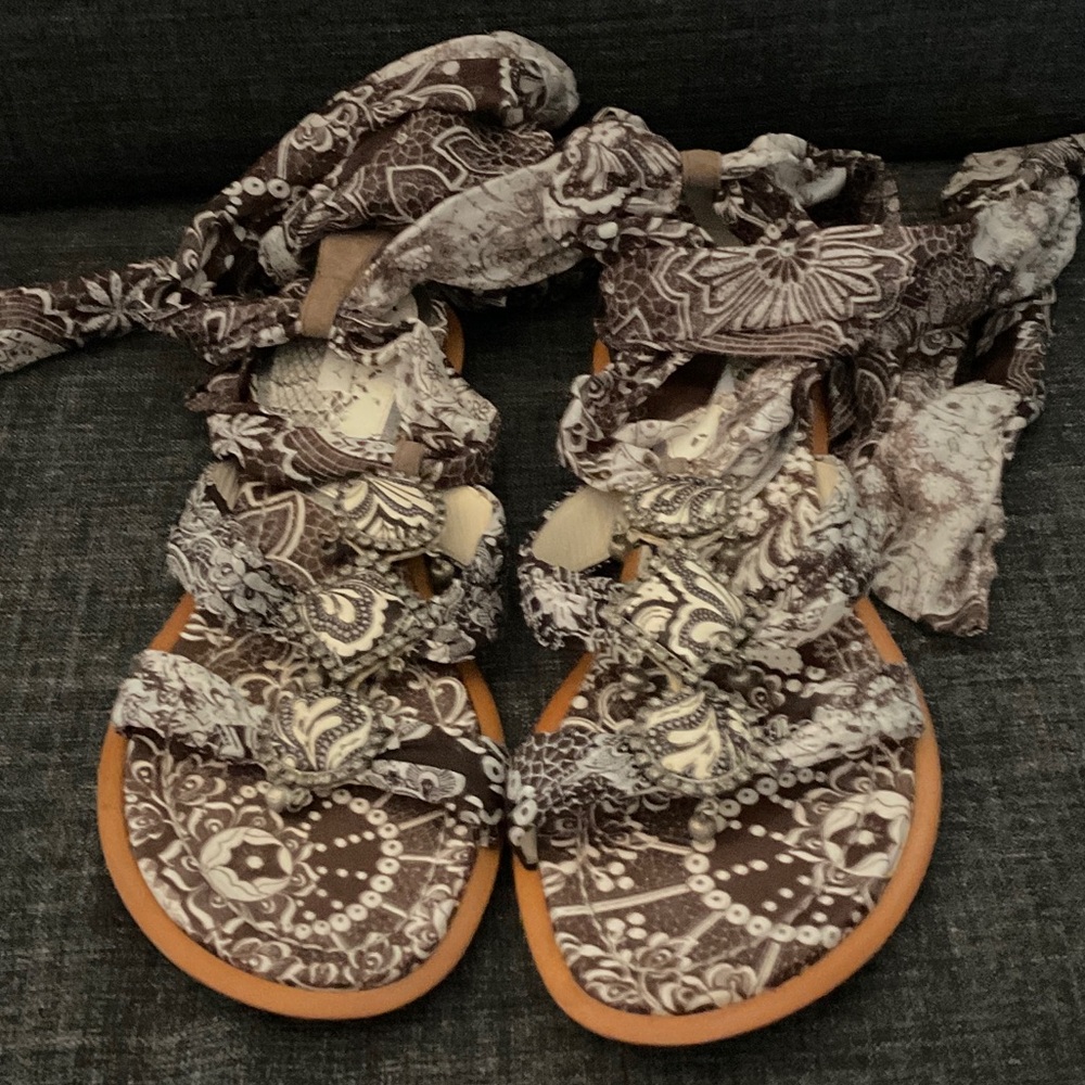 NWT SHY lace up leg sandals and jewels, eu40 9.5 10 browns GORGEOUS